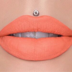 New Jeffree Star Velour Liquid Lipstick Color Circus Peanut